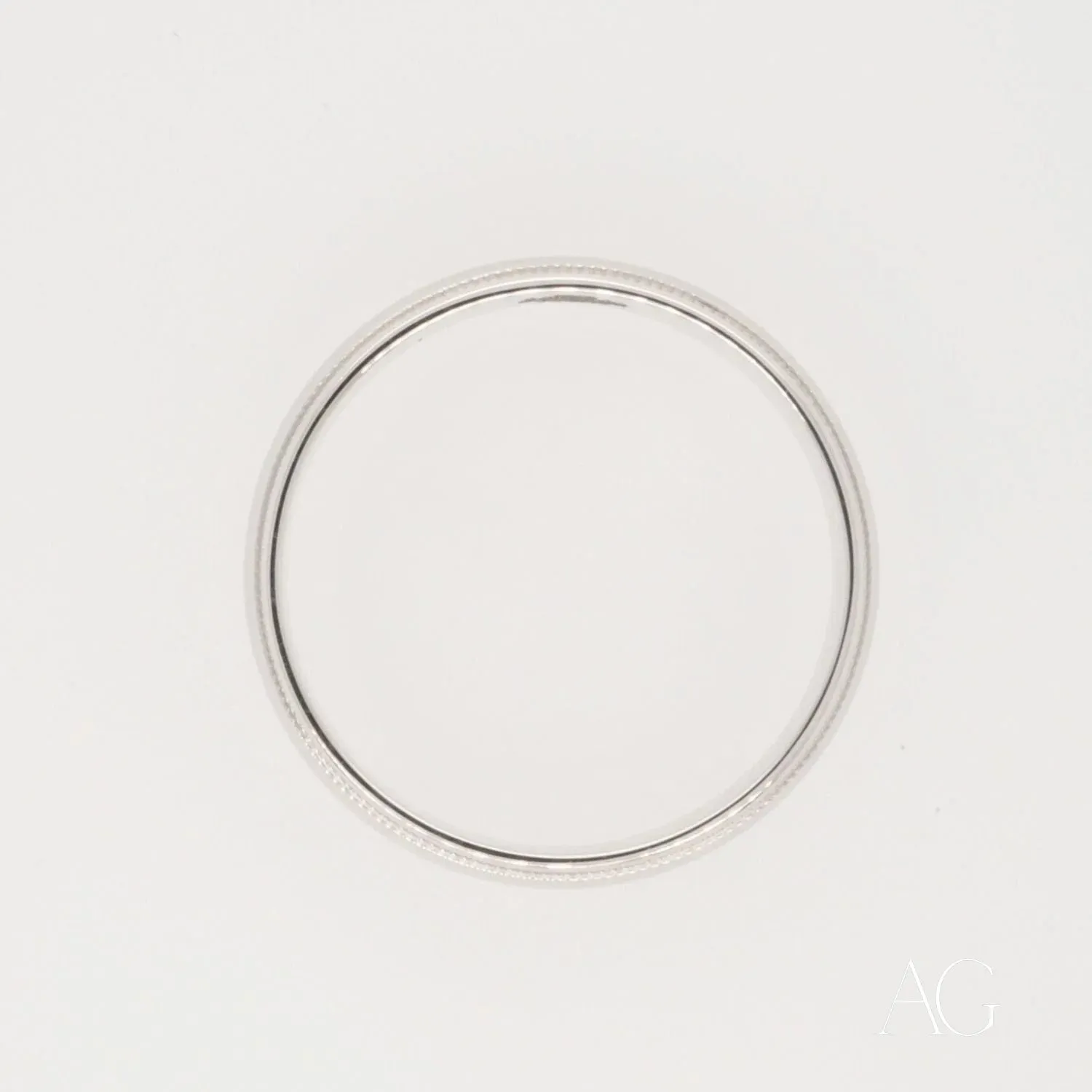 Elegant White 18k Gold Wedding Band