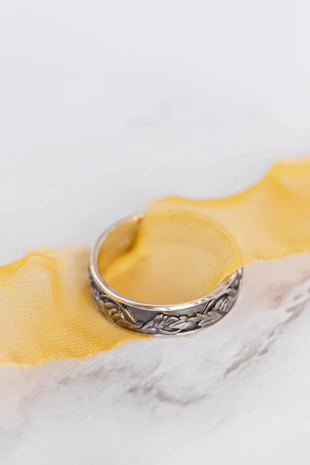 READY TO SHIP: Leaf wedding band in 14K white gold with black rhodium plating, RING SIZE 8.5 US